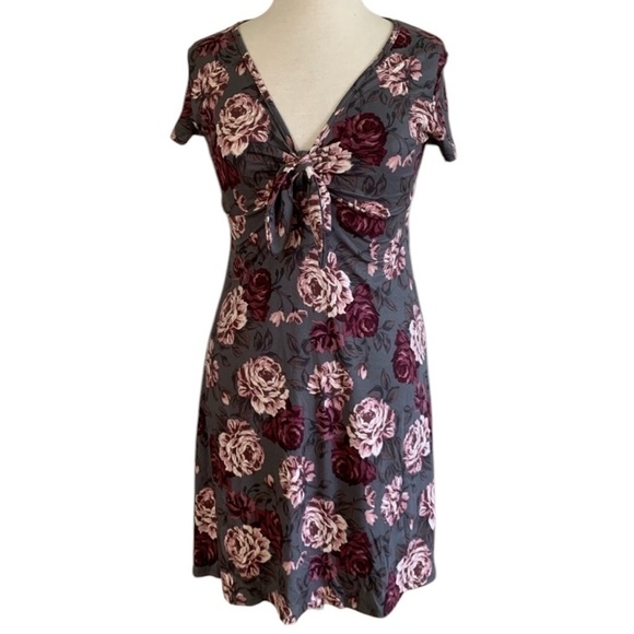Rebel Sugar Dresses & Skirts - REBEL SUGAR Medium Floral Gray Burgundy short sleeve dress
